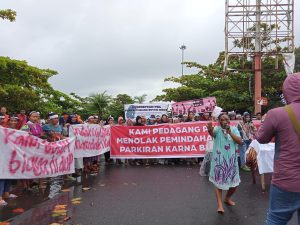 Walikota Padang Berhenti Hadapkan PKL Pantai Padang dengan Satpol PP dan Aparat