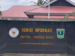 Pembekuan Komisi Informasi Daerah Sumatera Barat oleh Gubernur Sumatera Barat mengebiri pemenuhan hak atas informasi rakyat Sumatera Barat
