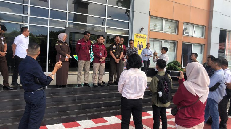 “Desak KEJATI SUMBAR dan jajarannya, Usut Tuntas Dugaan Korupsi di Tubuh Pemerintah Solok Selatan”